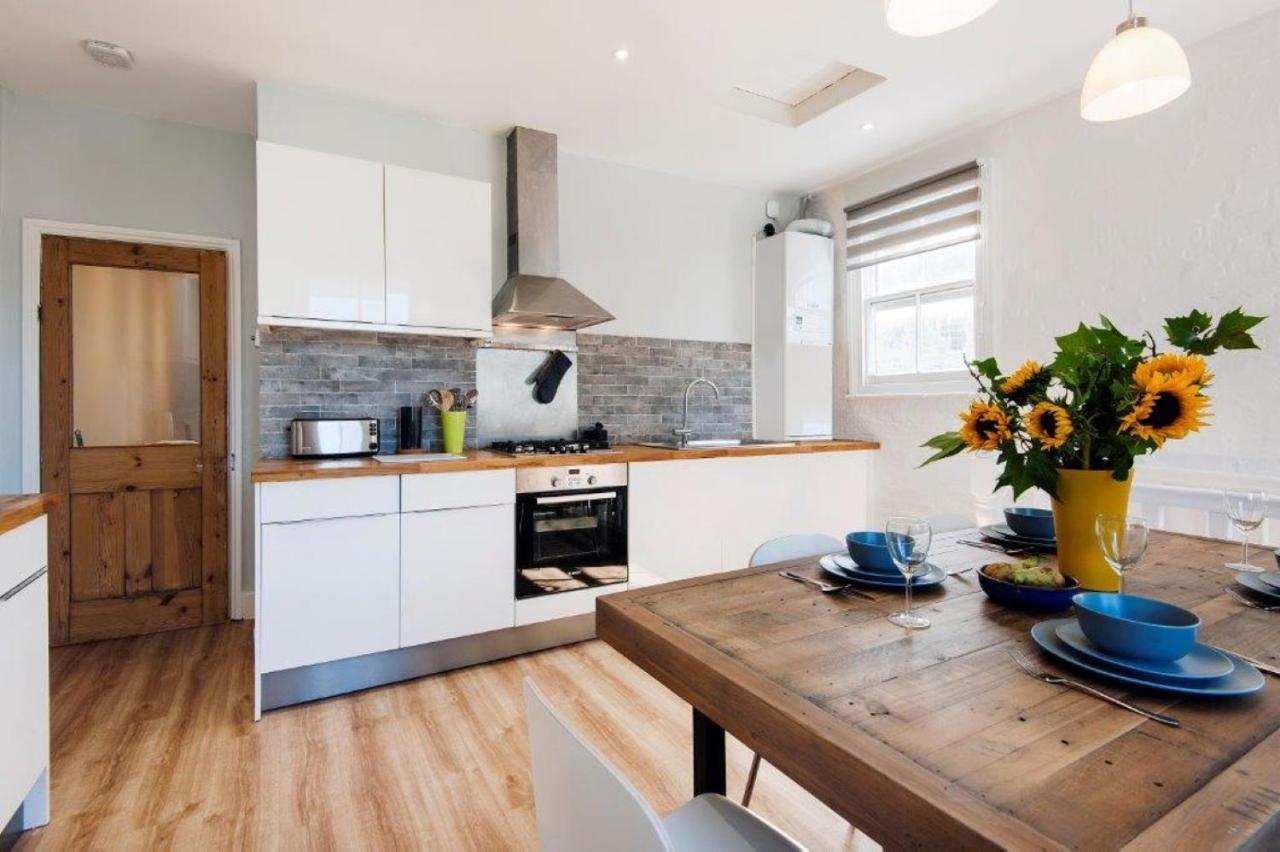 Modern Family Home In London Close To Amenities And Train Eksteriør bilde
