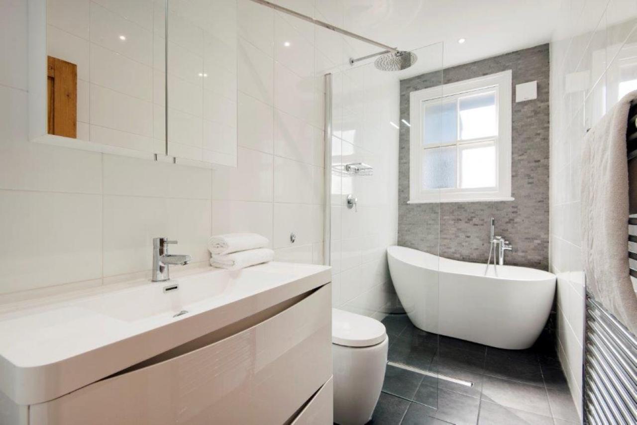 Modern Family Home In London Close To Amenities And Train Eksteriør bilde