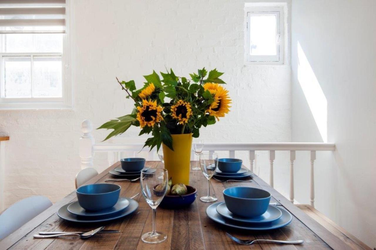 Modern Family Home In London Close To Amenities And Train Eksteriør bilde