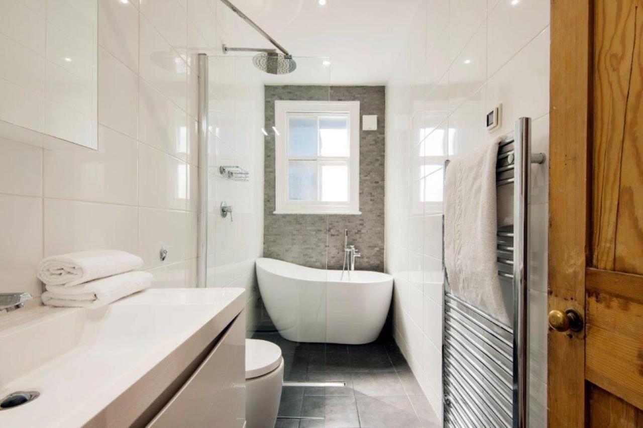 Modern Family Home In London Close To Amenities And Train Eksteriør bilde