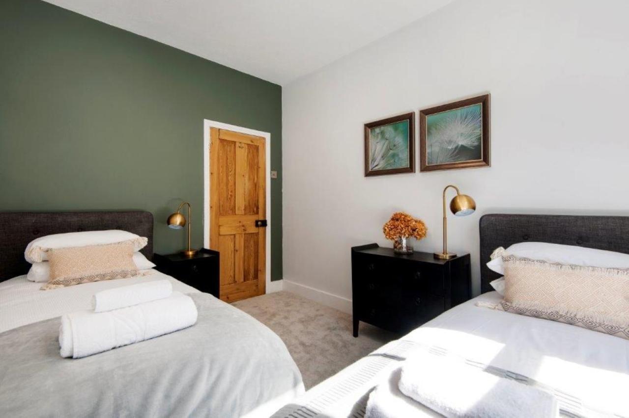 Modern Family Home In London Close To Amenities And Train Eksteriør bilde