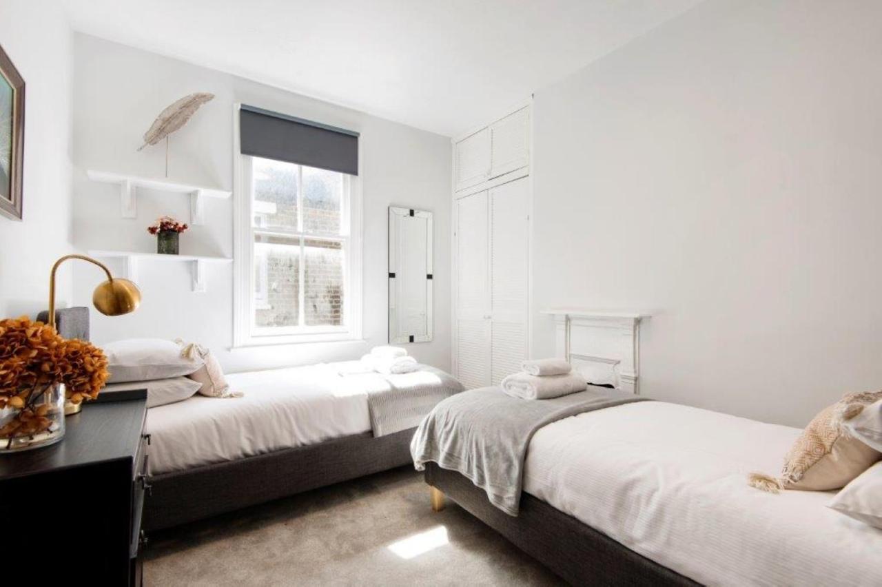 Modern Family Home In London Close To Amenities And Train Eksteriør bilde