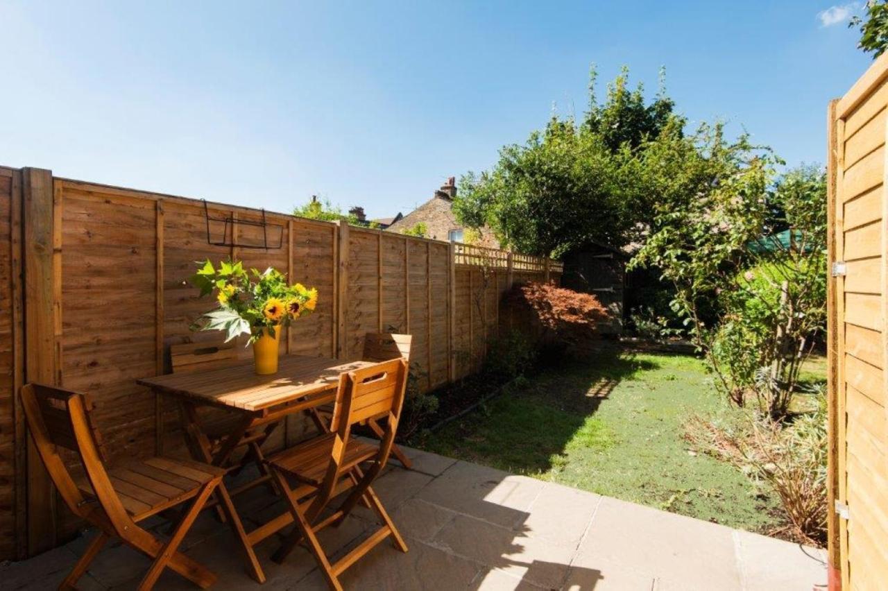 Modern Family Home In London Close To Amenities And Train Eksteriør bilde