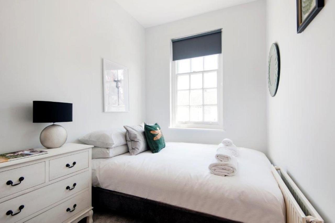 Modern Family Home In London Close To Amenities And Train Eksteriør bilde